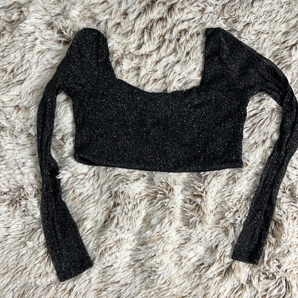 Shiny crop top with mesh sleeves